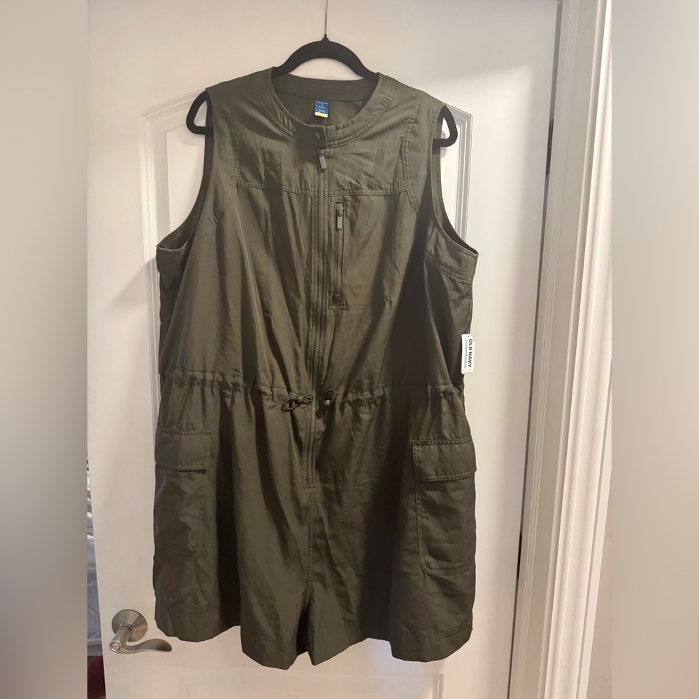 Old navy romper size 2x NWT - Picture 2 of 3